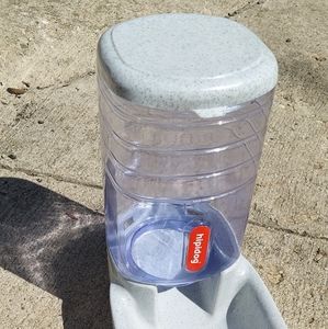 hipidog brand, food dispenser for pets